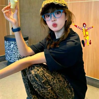 湖中女人